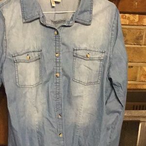 Jeans shirt can be worn long sleeves or 1/3 sleeve